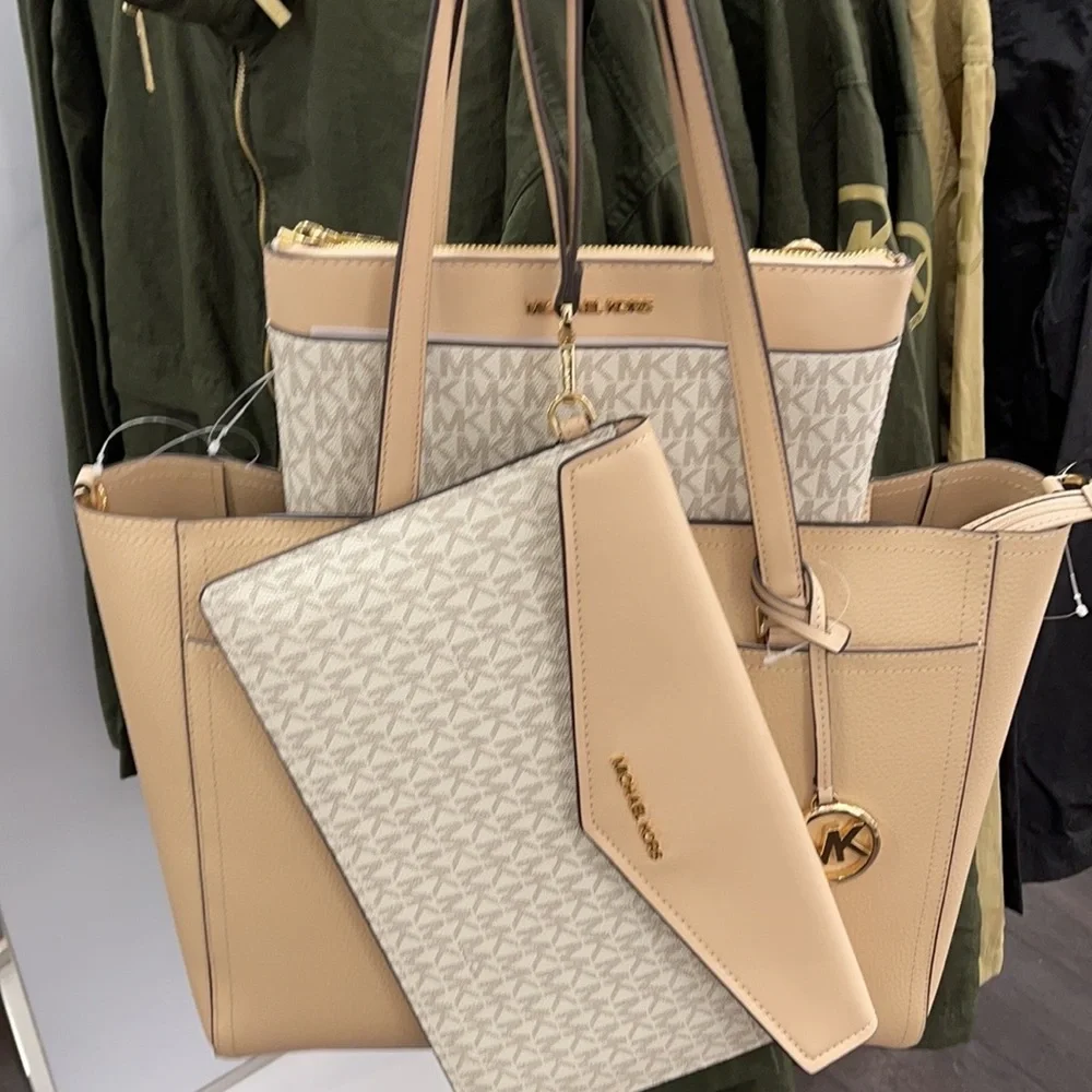 Michael Kors Maisie Large Pebbled Leather 3-in-1 Tote Bag - Picture 12 of 16